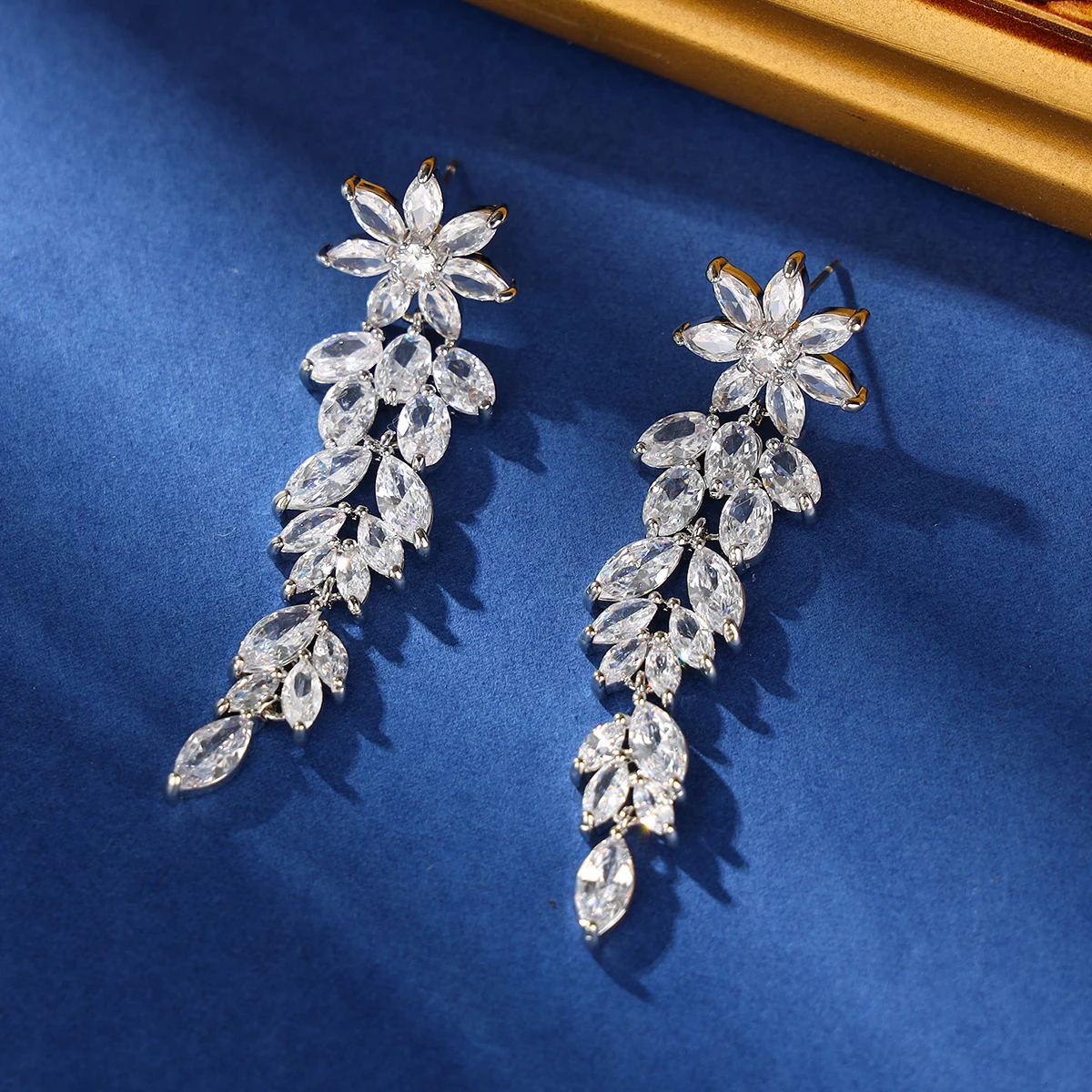 Bridal marquise wedding earrings, wedding bridesmaid earrings, women's cubic zirconia rhinestone pendant earrings