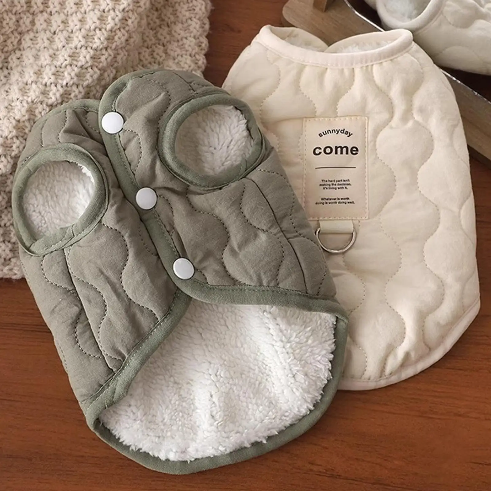 작은 강아지 겨울 자켓 따뜻한 강아지 자켓 내장 하네스 홀 포함 추운 날씨 애완동물 의류 아늑한 눈 조끼 소형견 고양이용