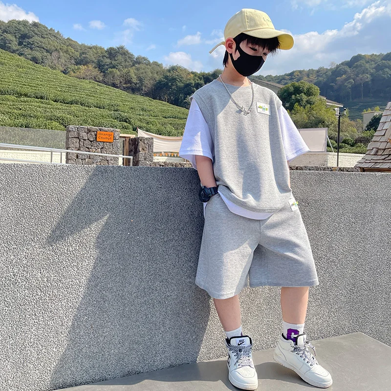 

2023 Boys' Summer New Mid to Big Sports Leisure Bombing Street Handsome Short Sleeve Two Piece Set children clothing Hot Sale