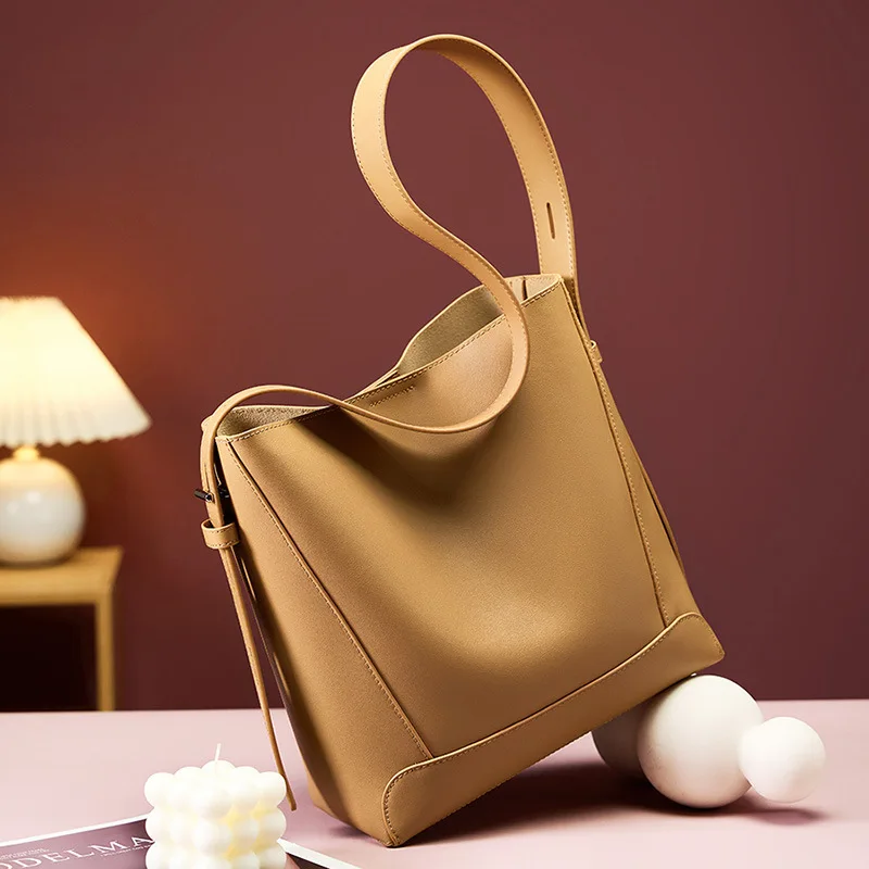 2023 new women's bag Spring summer Autumn winter adjustable crossbody single shoulder leather large capacity commuter bucket bag