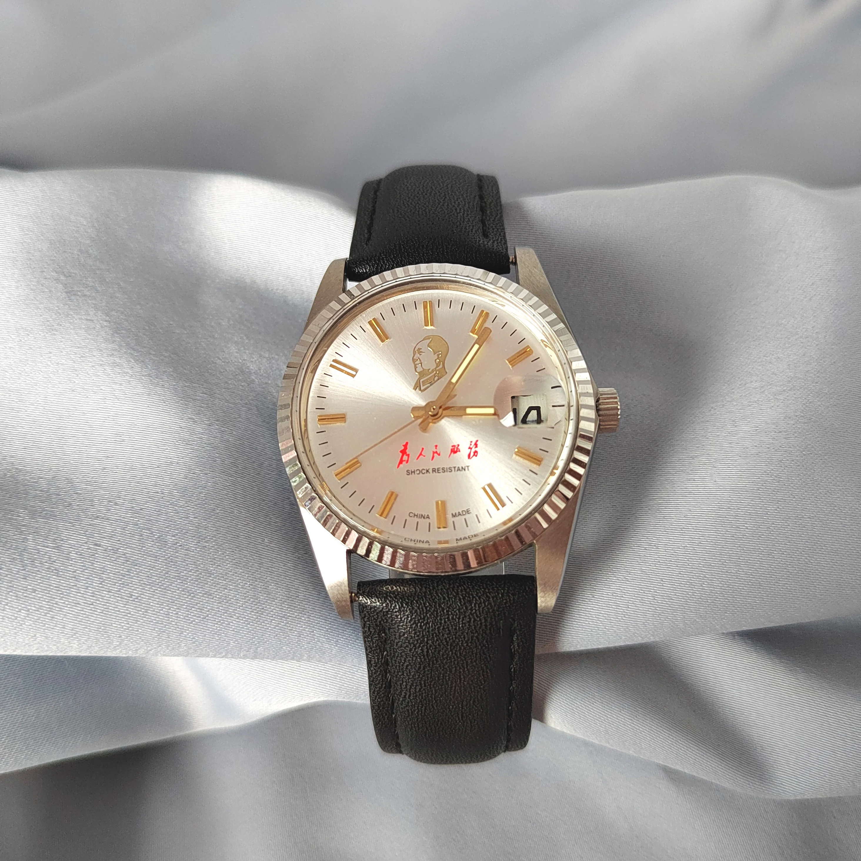 

90's old brand automatic machinery with calendar classic simple head layer cowhide men and women unisex commemorative watch