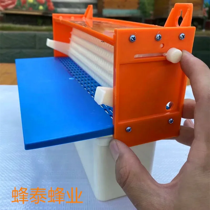 Beekeeping tools beekeeping accessories Plastic fourth generation pollinator feeding box pollen collector