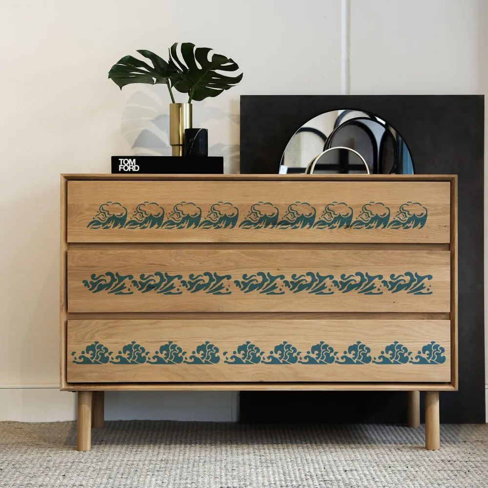 Рисунок 6 - Пластиковый трафарет с рисунком морских волн