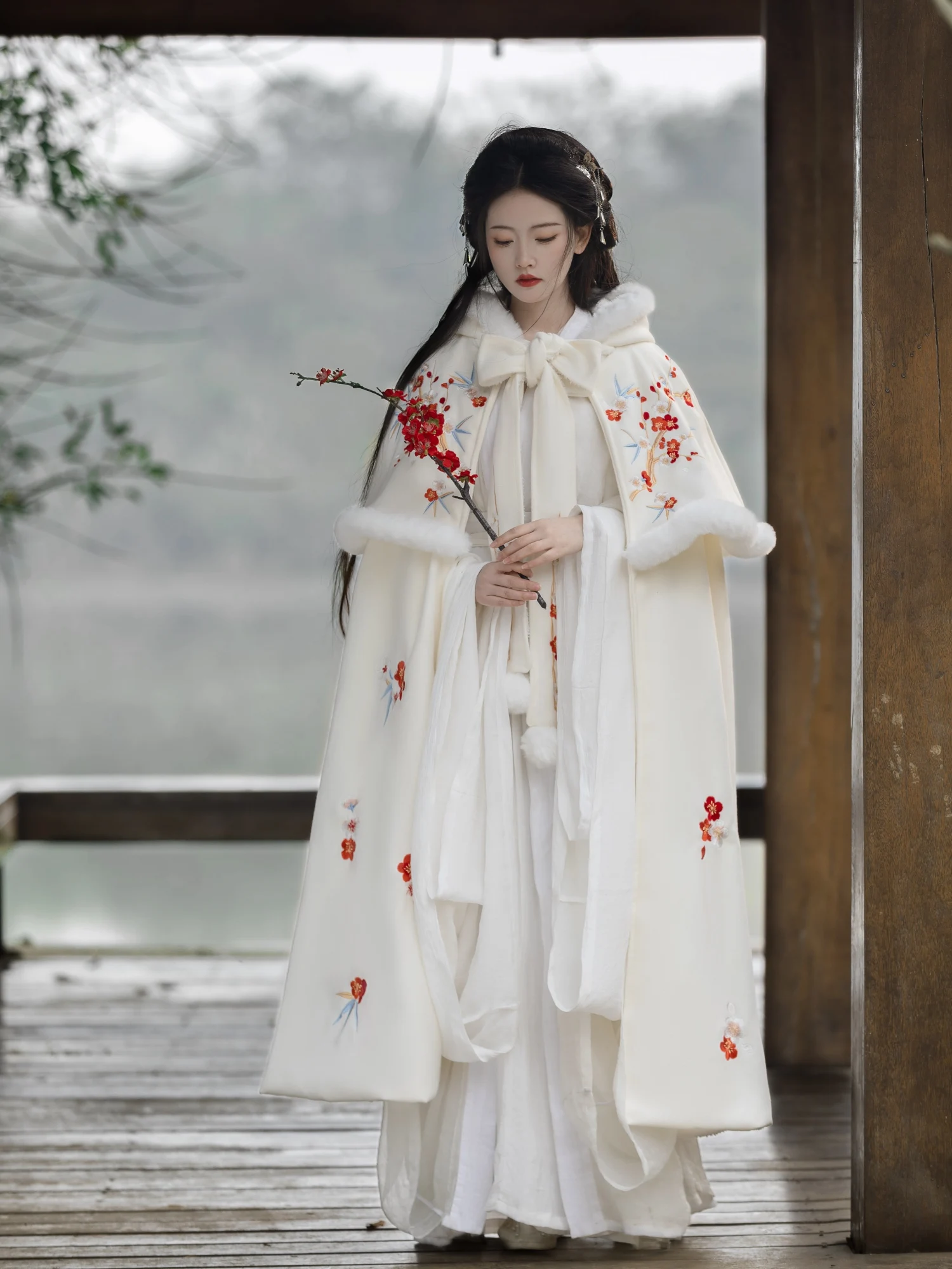

Длинная зимняя накидка с флисовой подкладкой Hanfu