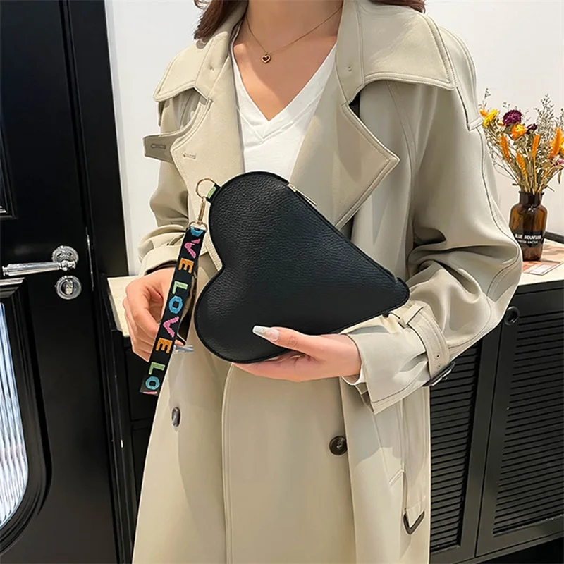 Women's Heart Shaped Coin Purse Cute Zipper Wallet Leather Change Purse Clutch with Wristlet