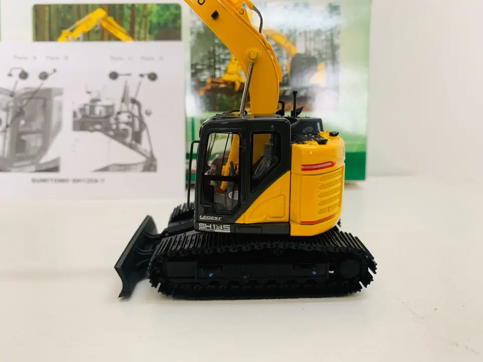 SH135X-7 Wood Grabber Excavator With Tools 1:50 Scale Die-cast