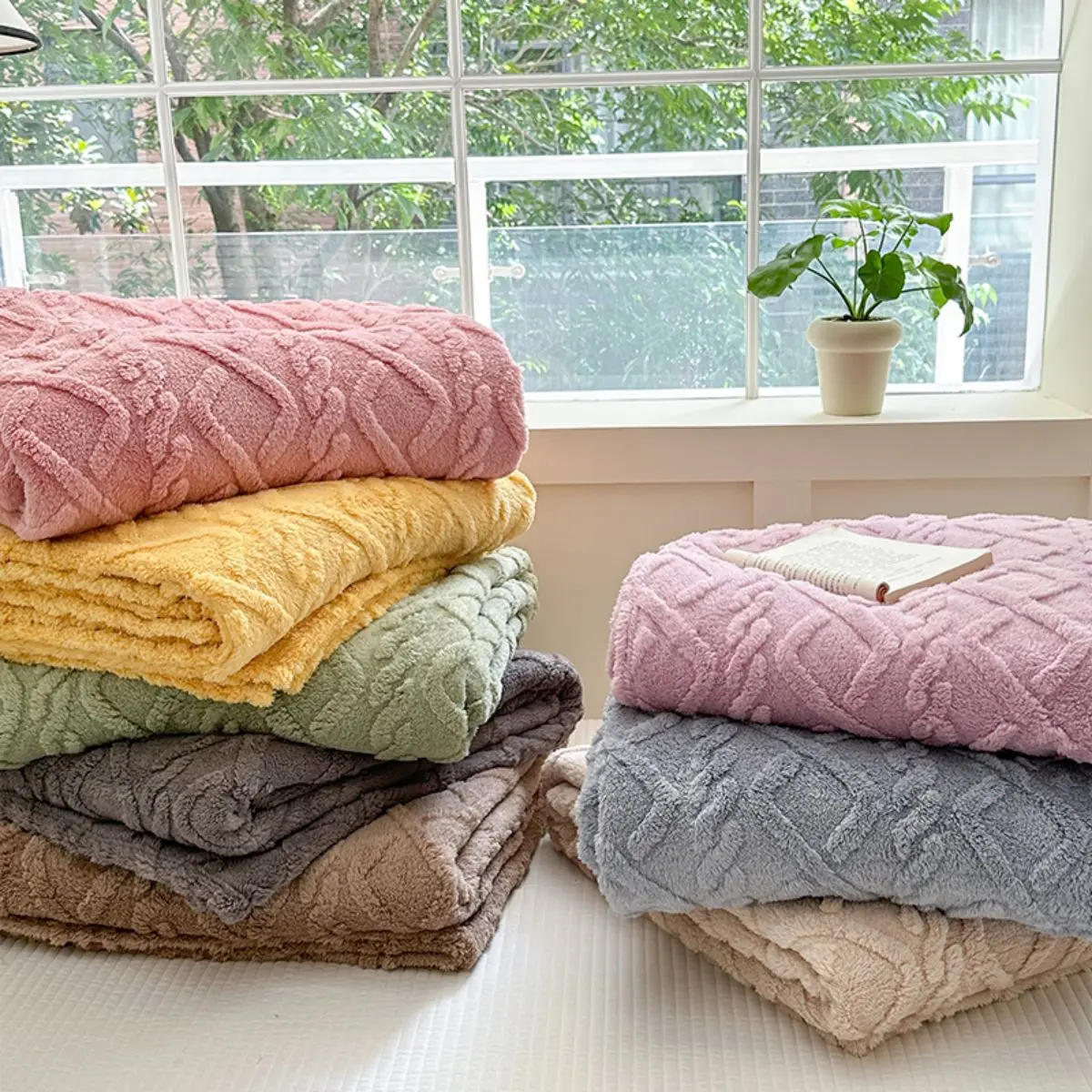 Fashionable Tafu Velvet Blanket, Skin Friendly, Comfortable and Soft Blanket, Suitable for All Seasons 2
