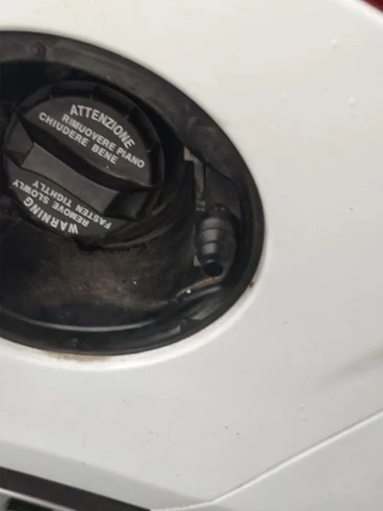 LOCK ASSY-FUEL FILLER HOUSING-FUEL FILLER OEM 81595S3000 81595-S3000 For Santa Fe TMC KIA CEED Cid fuel tank cover fuel tank cap oil fuel cap