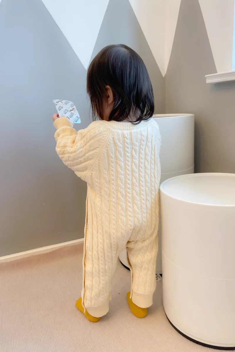 Kleinkind-Babykleidung: Kabel-Strick-Strampler 0-24M für Neugeborene Jungen und Mädchen, Warmer Gestrickter Einteiler mit Elastischen Bündchen und Seitenknöpfen, Herbst-Freizeit-Jumpsuit – Detail 6