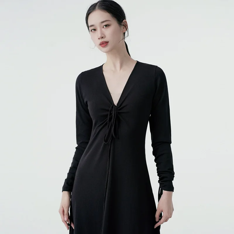 

Autumn new product niche high-end long dress black slimming hanging neck skirt tall long sleeved knitted dress2023