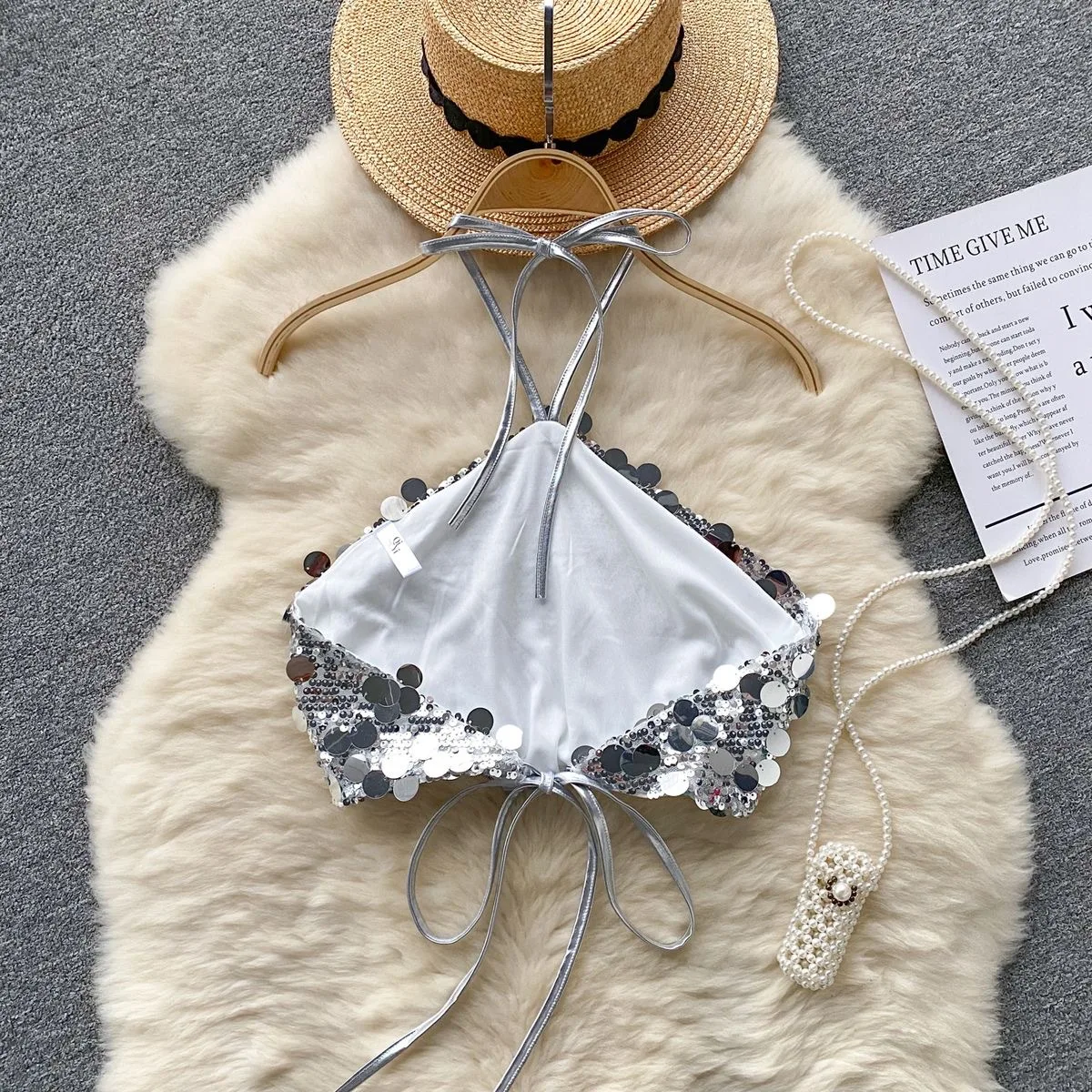 여름 신상 반짝이는 큰 넥홀터 탱크탑 2026 한국 버전 스팽글 백리스 숏탑