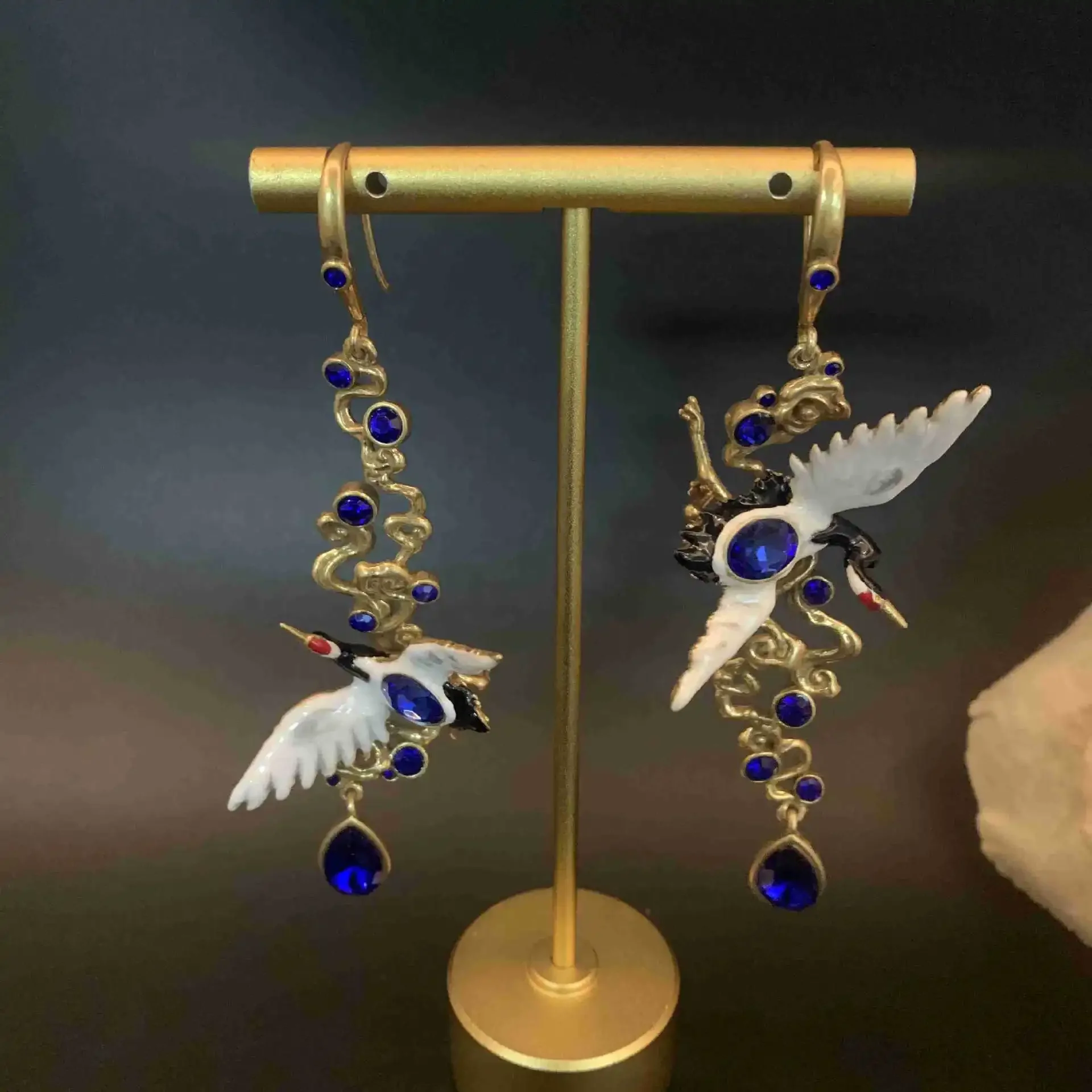 

Популярный полая эмалированная заушной крючок для крана среднего возраста