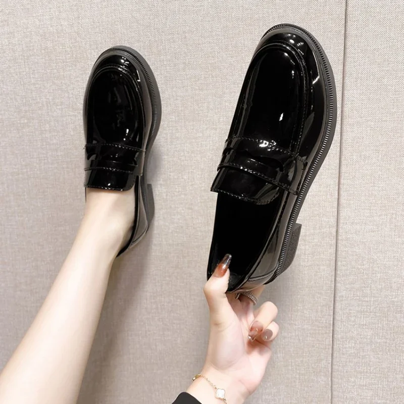2024 New Fashion Patent Leather Loafers for Women Shoes Square Heel Slip on Office Lady Shoes Loafers Chaussure Femme 3