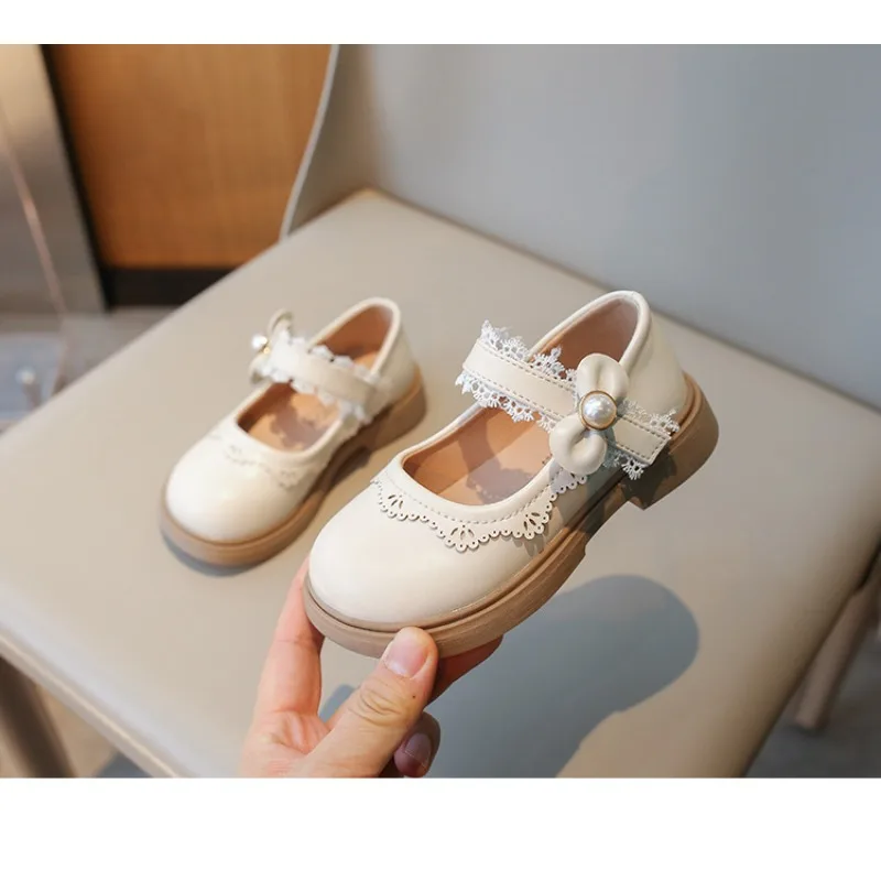 

Детские кожаные туфли для девочек, однотонные туфли в британском стиле с бантом и жемчугом на мягкой подошве, обувь принцессы, размеры 23-35, 2024
