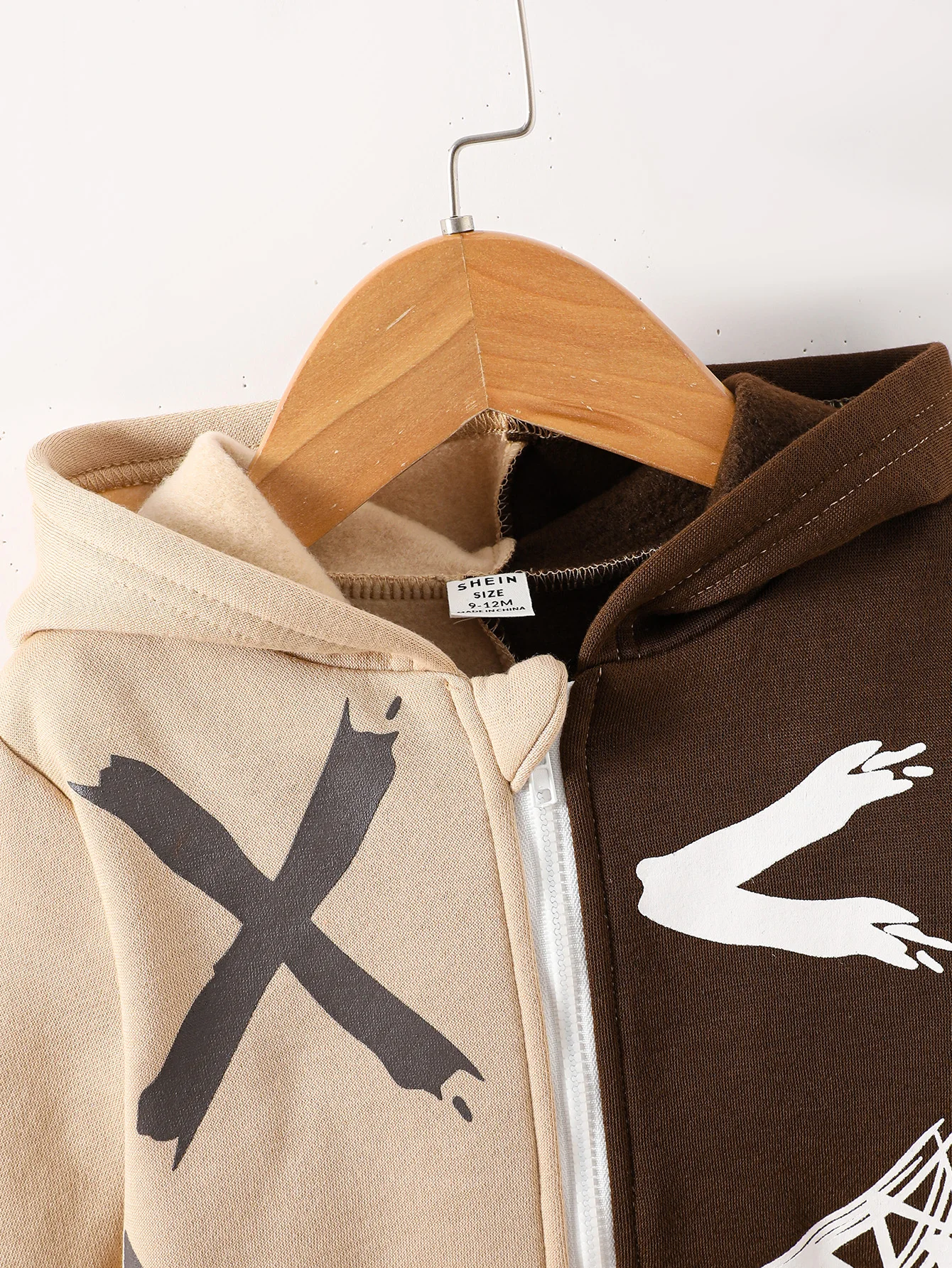 Autumn And Winter Asymmetrical Expression Printed Baby Boy Top Coat Color Matching Fashion With Hooded Zipper Outside Clothes