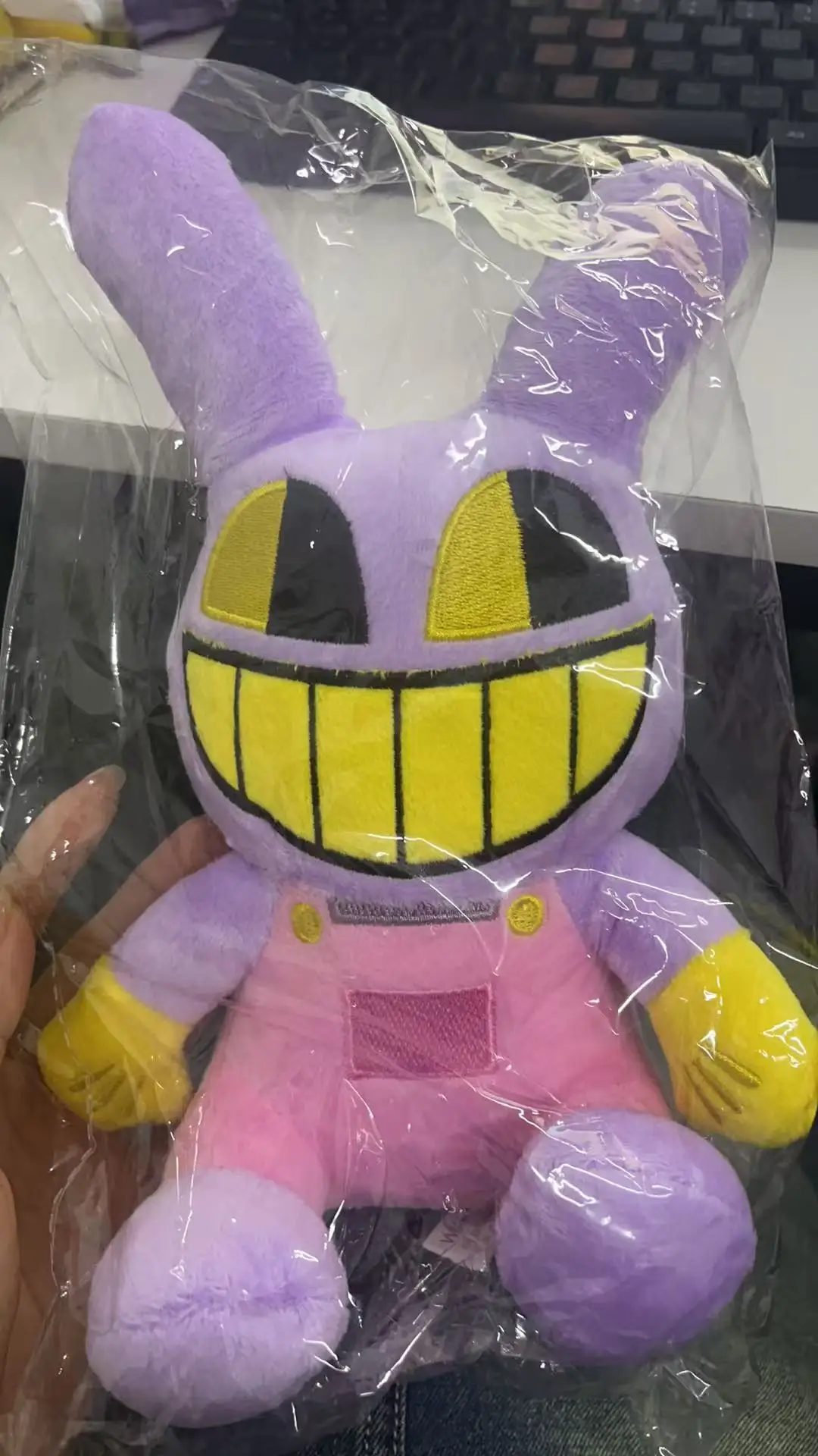 ウタ。JACK BUNNY 7114886 Jax plush the amazing digital circus purple bunny yellow teeth