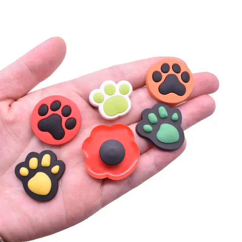 Einzelverkauf Tierpfoten PVC Schuhe Charms Hund Katze Cartoon Zubehör für Clogs Schuh Dekorationen Kind Kinder Geschenke – Detail 2