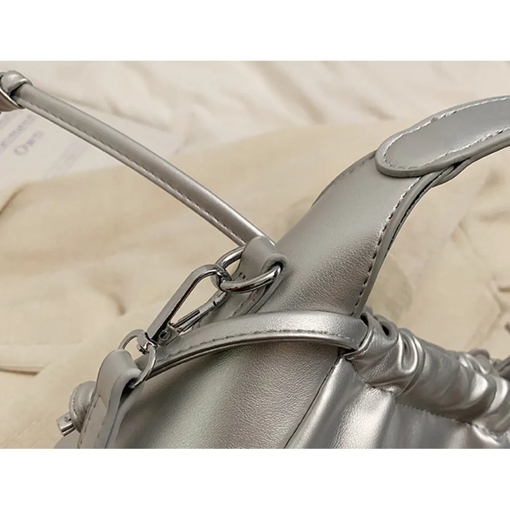 Korean version fashionable drawstring handbag for women 2024 new large capacity bucket commuting versatile shoulder_voghion.com