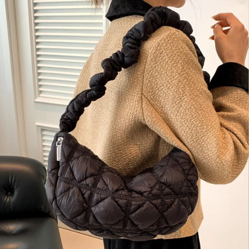 

Вместительная женская сумка, повседневная пуховая сумка, новинка 2024, плиссированная облачная сумка, универсальная сумка через плечо для подмышек, сумка через плечо