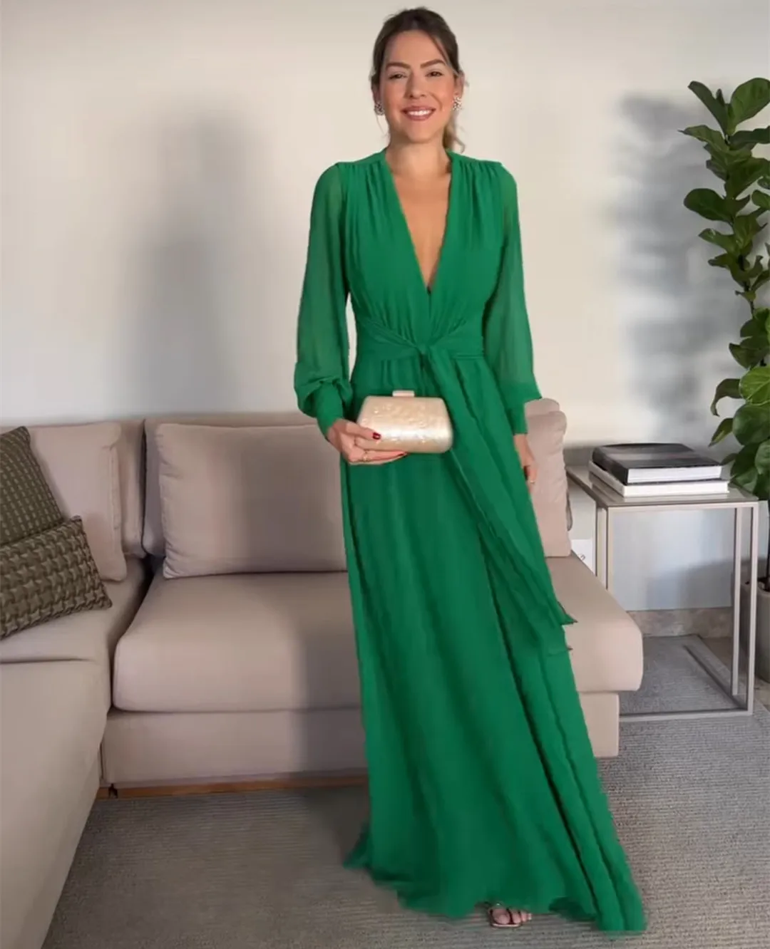 

Elegant Long Chiffon V-Neck Prom Dresses A-Line Pleats Floor Length Abendkleider Evening Dresses Robes de Soirée for Women