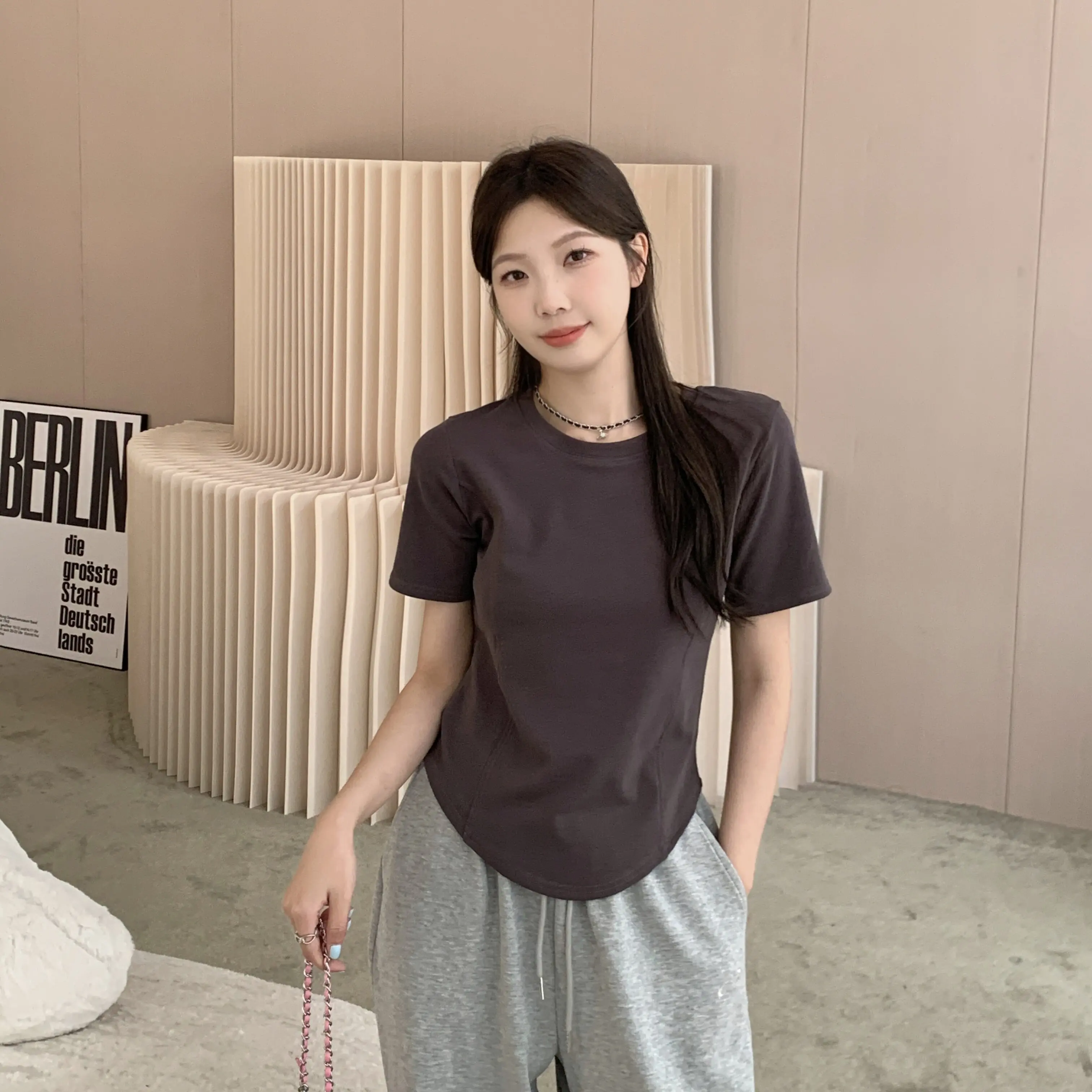 Gray [round neckline]