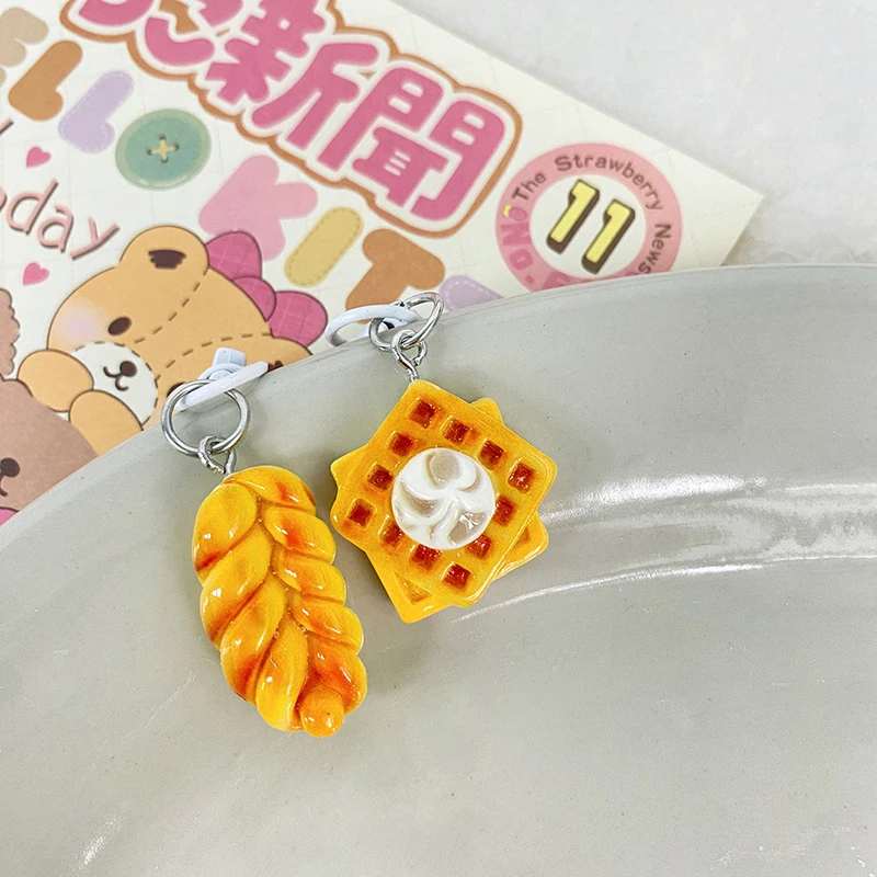 1PCS Cute Mini Food Pastry Keyring Funny Creative Bread Keychain - Main Image