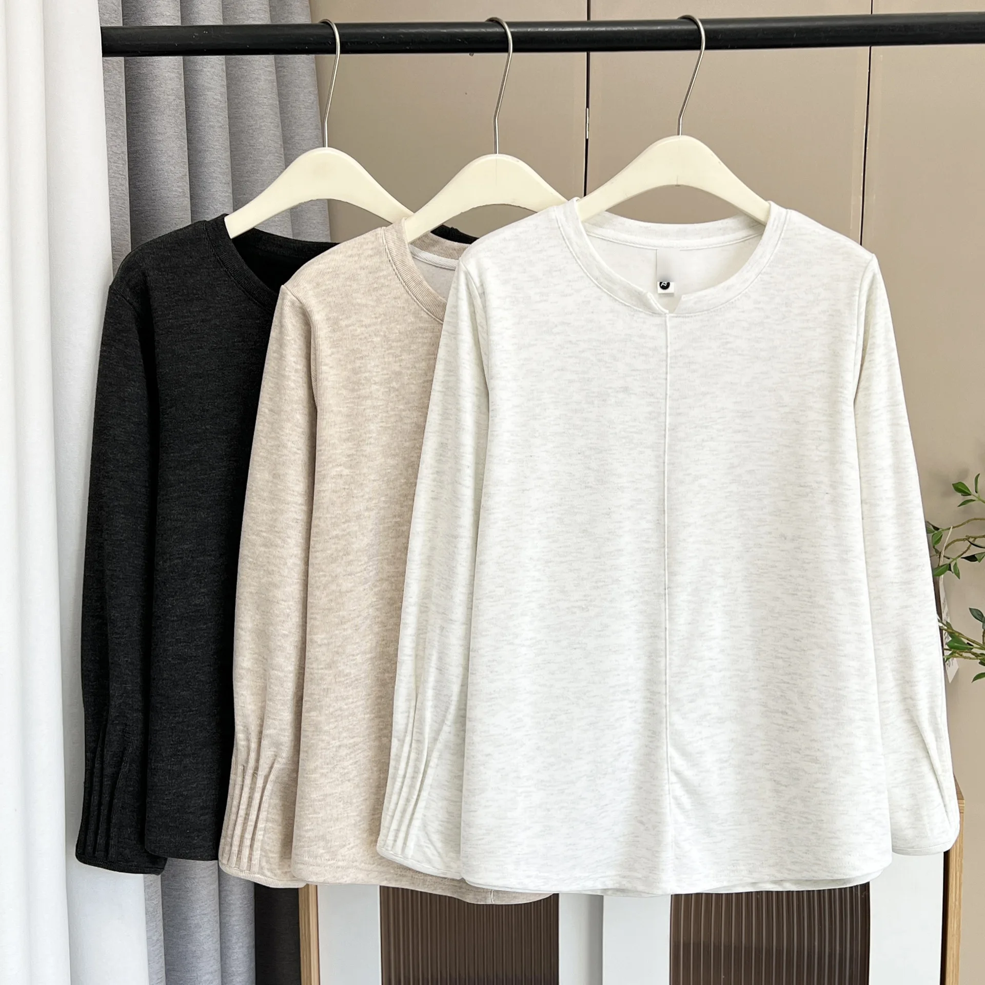 XXXXL Fashion Plus Size Women's T-Shirt New V-neck Pleated Fleece Base Tops For Autumn And Winter Warm Innerwear 192