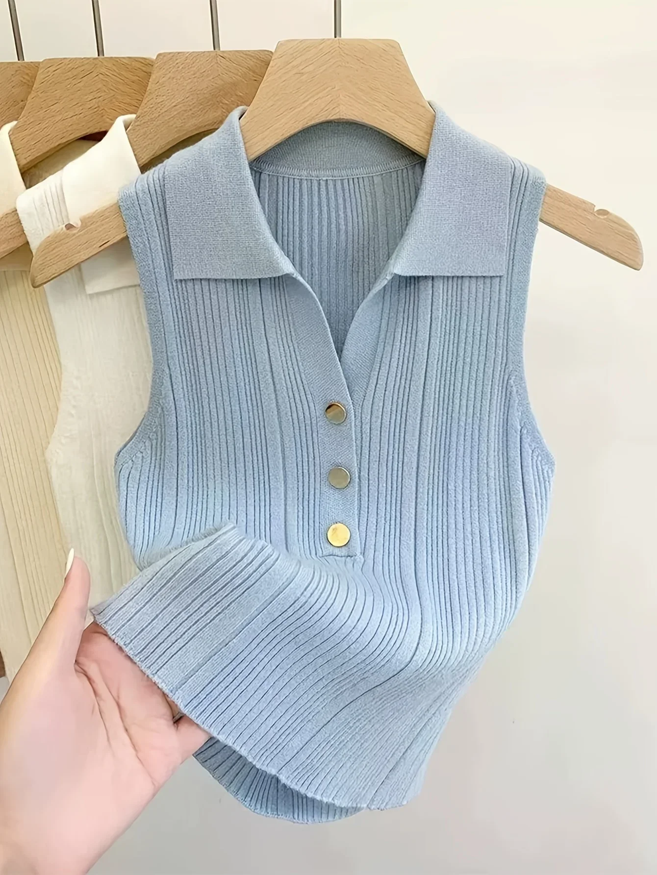 Top Corto da Donna in Maglia a Costine Elasticizzata con Colletto Polo e Bottoni Frontali, Vestibilità Aderente, Stile Tennis Estivo per Ragazze - immagine 2