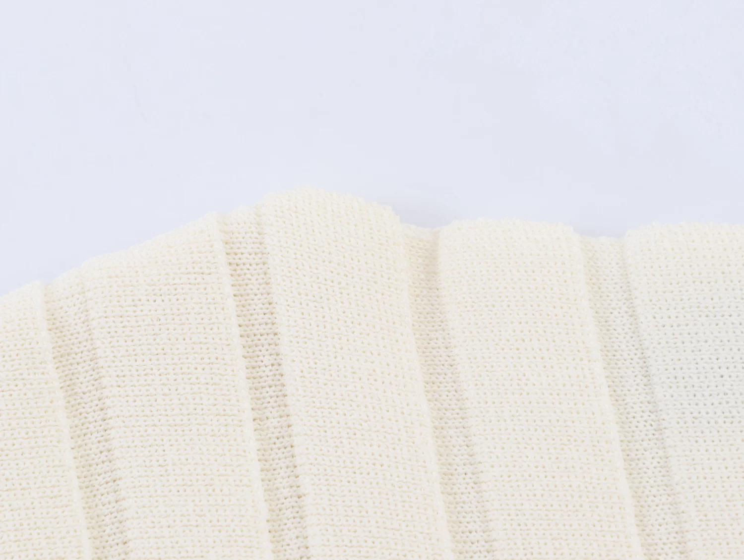 Europäischer und Amerikanischer Frühjahr 2026 Neuer Damenmode-Stil Schlankmachendes Kurzarm-Rippstrick-Kurzkleid – Detail 21