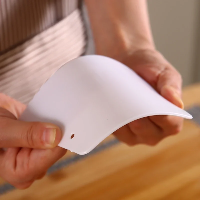 1Pc 유용한 곡선 크림 주걱 DIY 과자 커터 퐁당 반죽 스크레이퍼 케이크 커터 과자 주방 Bakeware 베이킹 과자 도구
