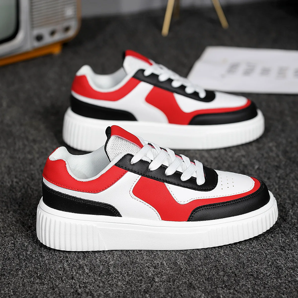 Women's Breathable Anti-Slip Sports Shoes - Spring and Summer Casual Fashion Sports Shoes Solid Color Design Lace-Up Low-Top Walking Shoes for Outdoor Activities, Jogging and Park Exercise