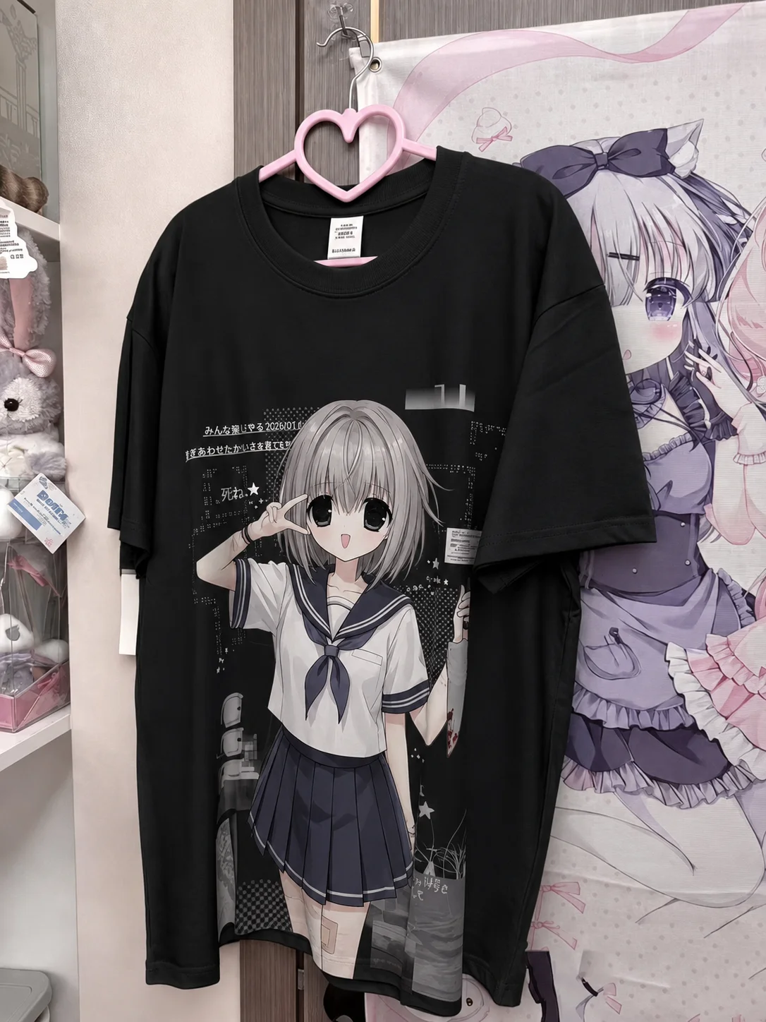 Harajuku Kawaii T-Shirt Grau Kurzhaariges Matrosenuniform Anime-Mädchen Vintage Zeitungshintergrund Grafik Ins Trendiges Baumwoll-T-Shirt