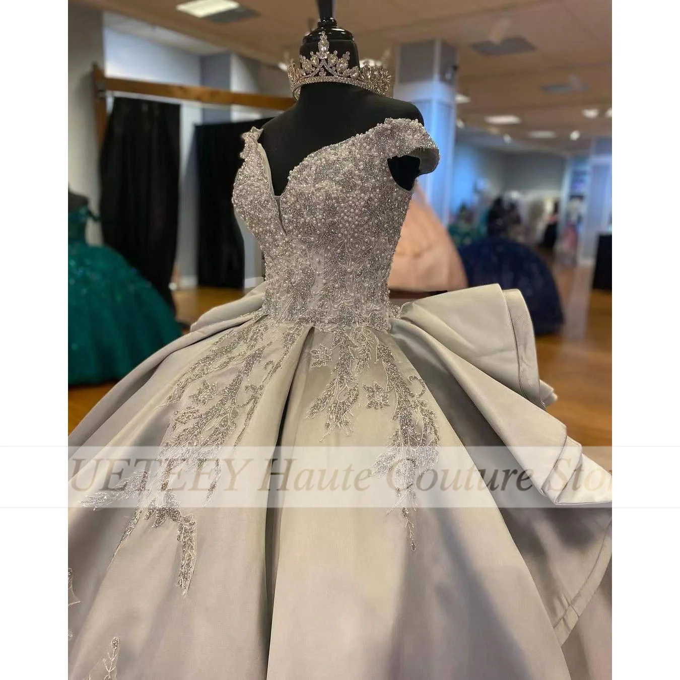 Silver Quinceanera Dresses Satin Beading Sequined Appliques Sweetheart Luxury Sweet Princess Ball Gown Vestidos De 15 Años