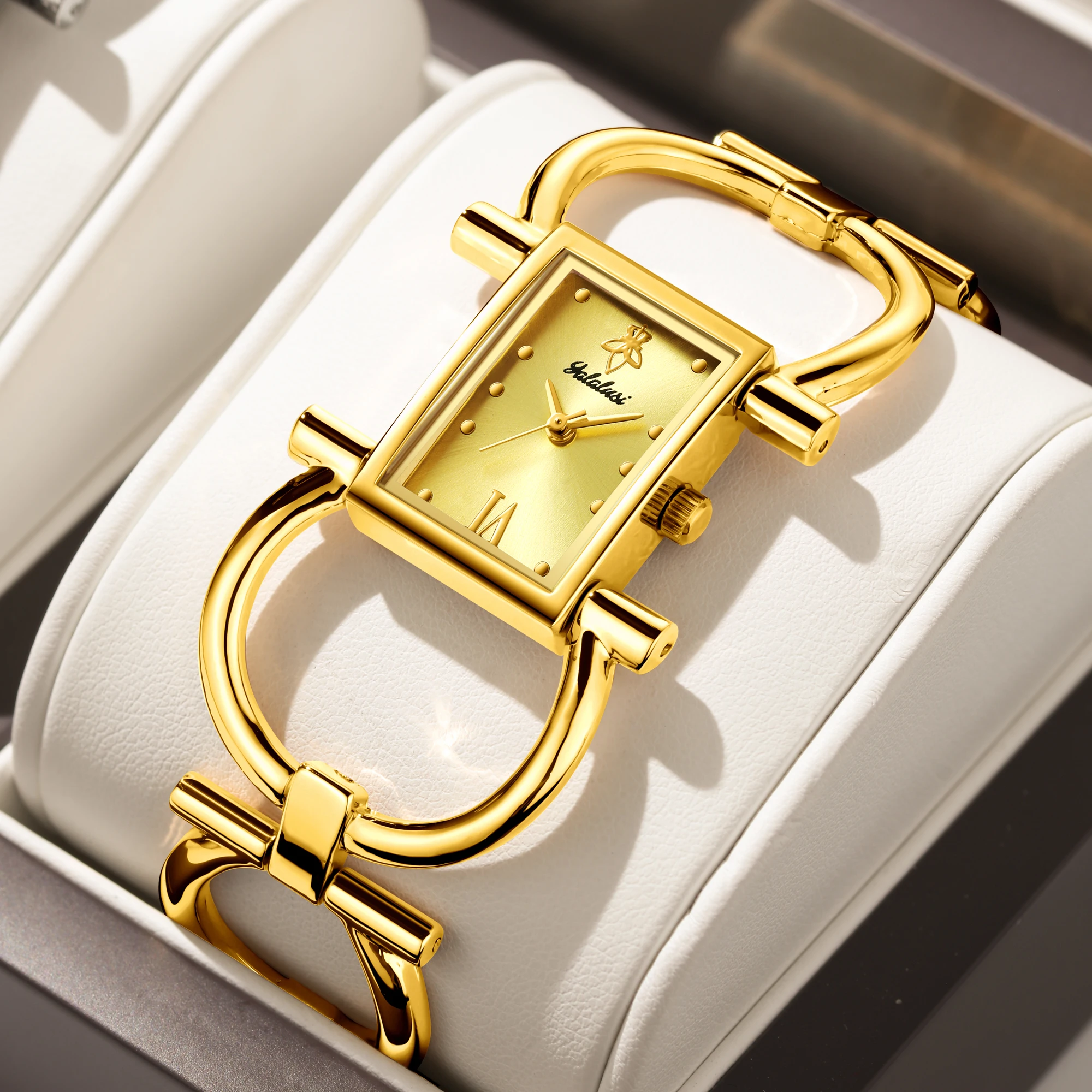 Elegant Ladies’ Bracelet Watches: Minimalist and Timeless Gifts