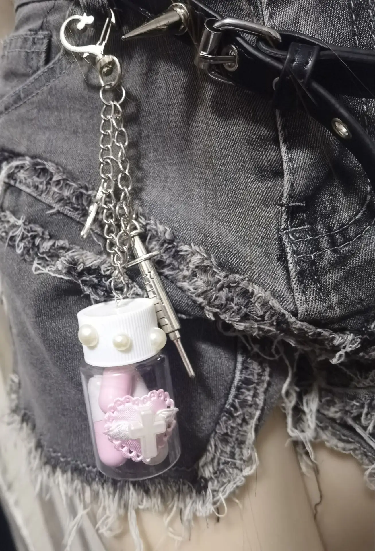 Anime Ornament Pill Syringe Multi-color Y2k Girl Boy Bag Pendant Gothic Lolita Halloween Csplay Prop Decoration Keychain