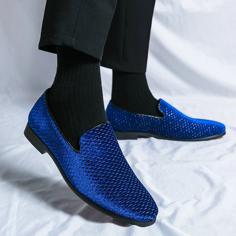 Dress Shoes Casual Men Loafers Big Size 38-47 Lazy Peas shoes Embroidery Moccasins Shoes Suede Leather Wedding shoes Zapatos