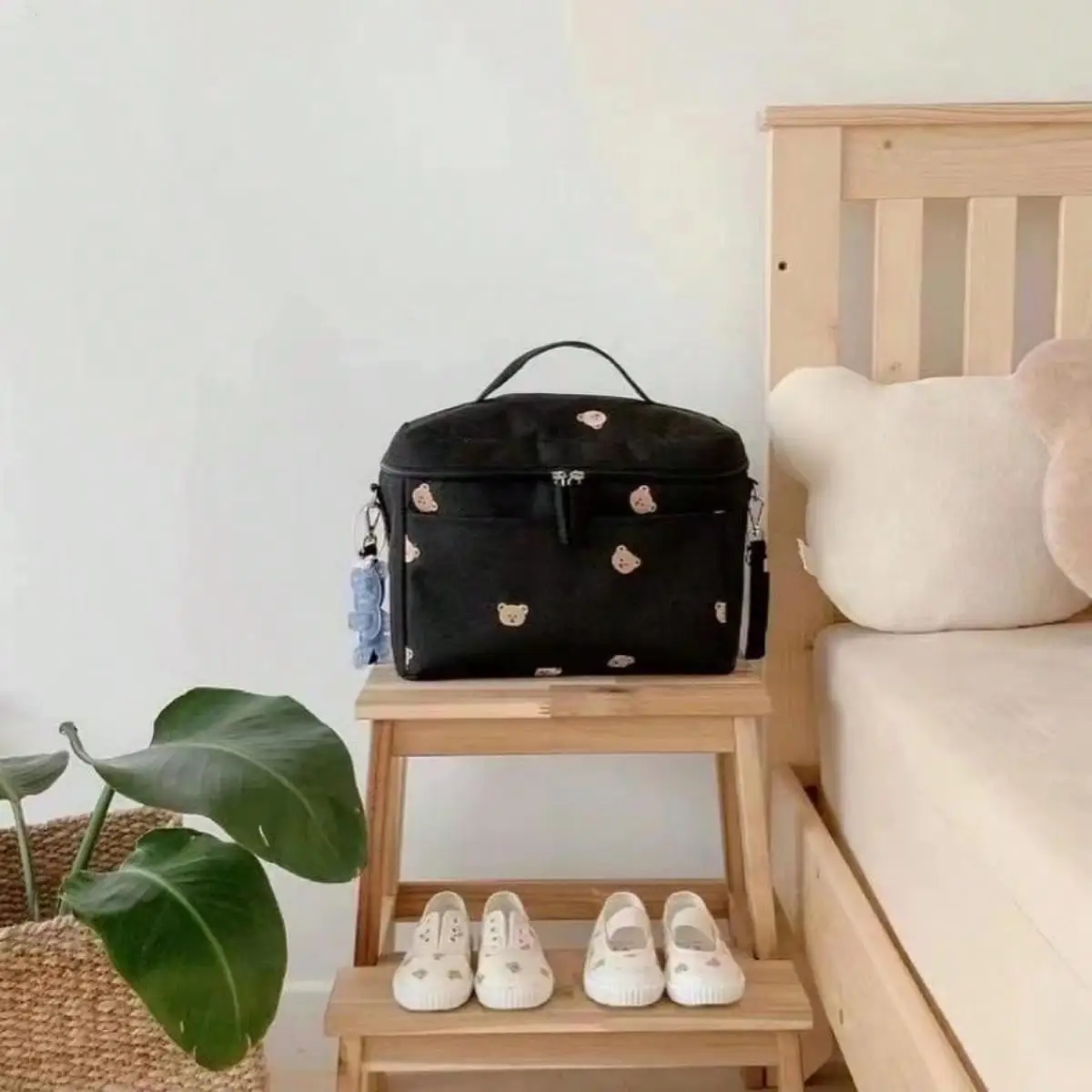 ins bear insulation bag baby stroller storage bag mommy out of milk storage insulation ice kindergarten lunch