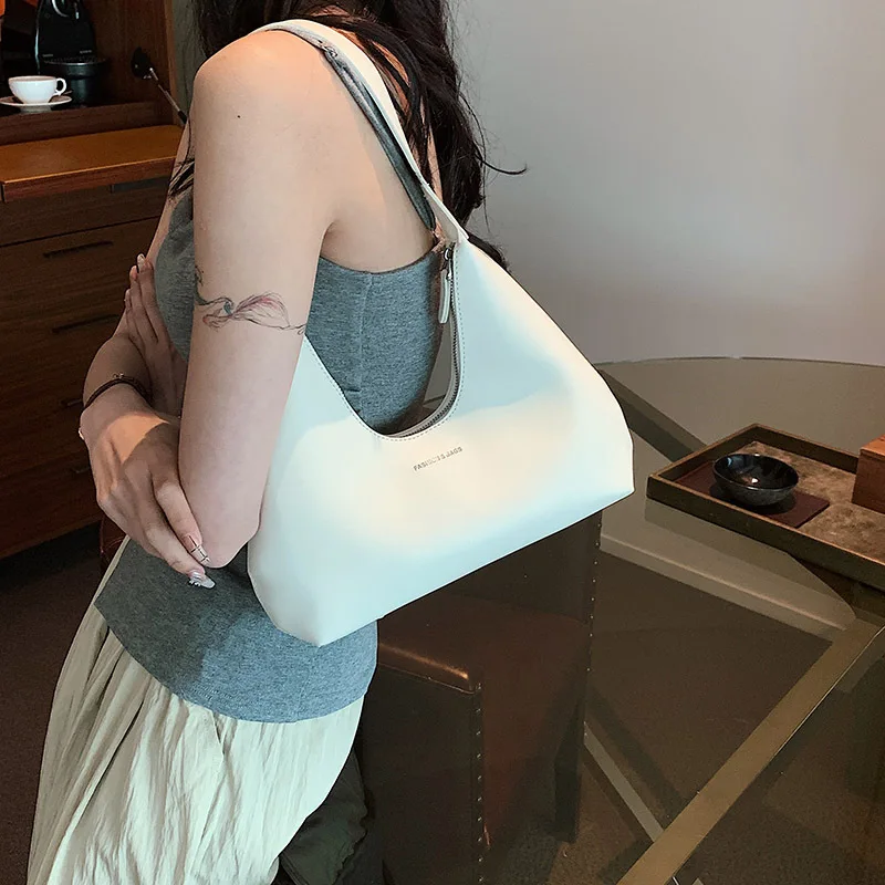 2023 New Fashion French Style Shoulder Bags for Women Unique Design Shoulder Bag with Small Size Daily Commute Business Casual