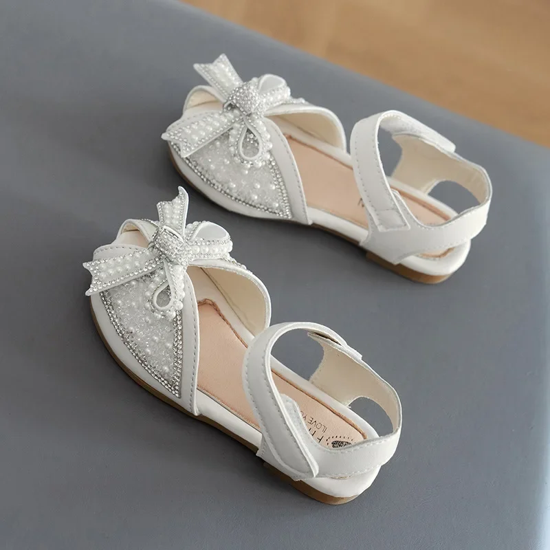 Sommer kleines Mädchen Sandale süße Perle Fliege Kinder Prinzessin Schuhe für Party Hochzeit Mode schicke Kinder kausale flache Sandalen