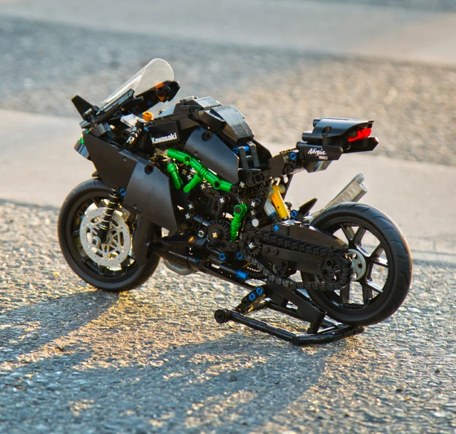  YXHS Technology Motorcycle for Kawasaki H2R, 838 Clamping  Blocks Super Motorcycle, Mechanical Racing Car Motorcycle Compatible with  Lego (Kawasaki H2R, As Shown) : Automotive