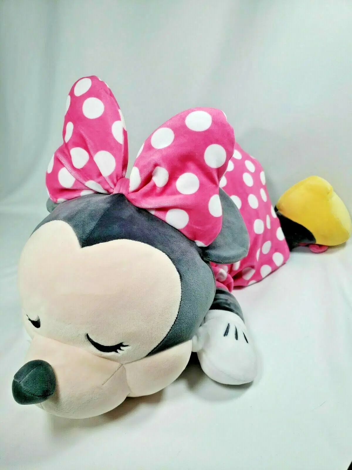 Dog Toy Squeaker Plush - Disney Minnie Mouse Smiling Sitting Pose