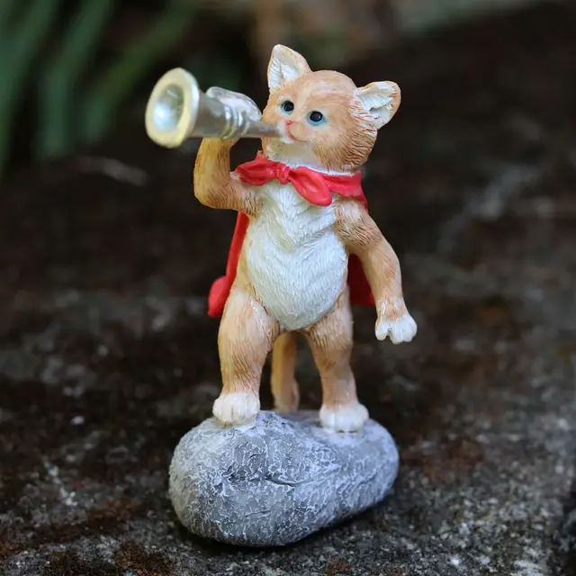 Trumpet Kitten