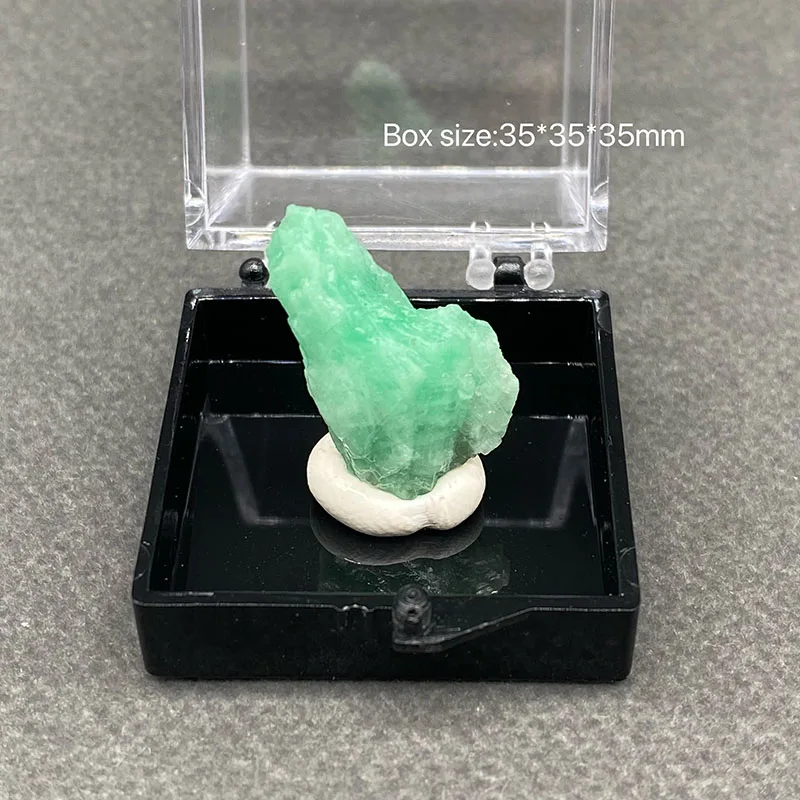100%  Natural Emerald Mineral Specimens Stones and Crystals Healing Crystal   +Box size:35*35*35 mm