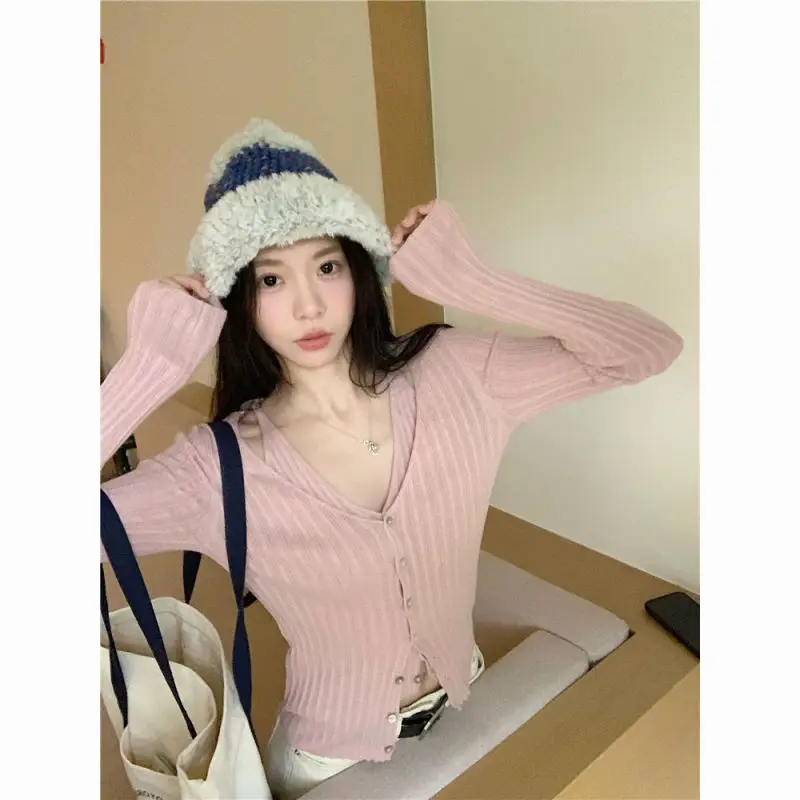 

Fake two V-neck knitted cardigan slim small coat pure wind design feeling spring and autumn style style coat Maillard