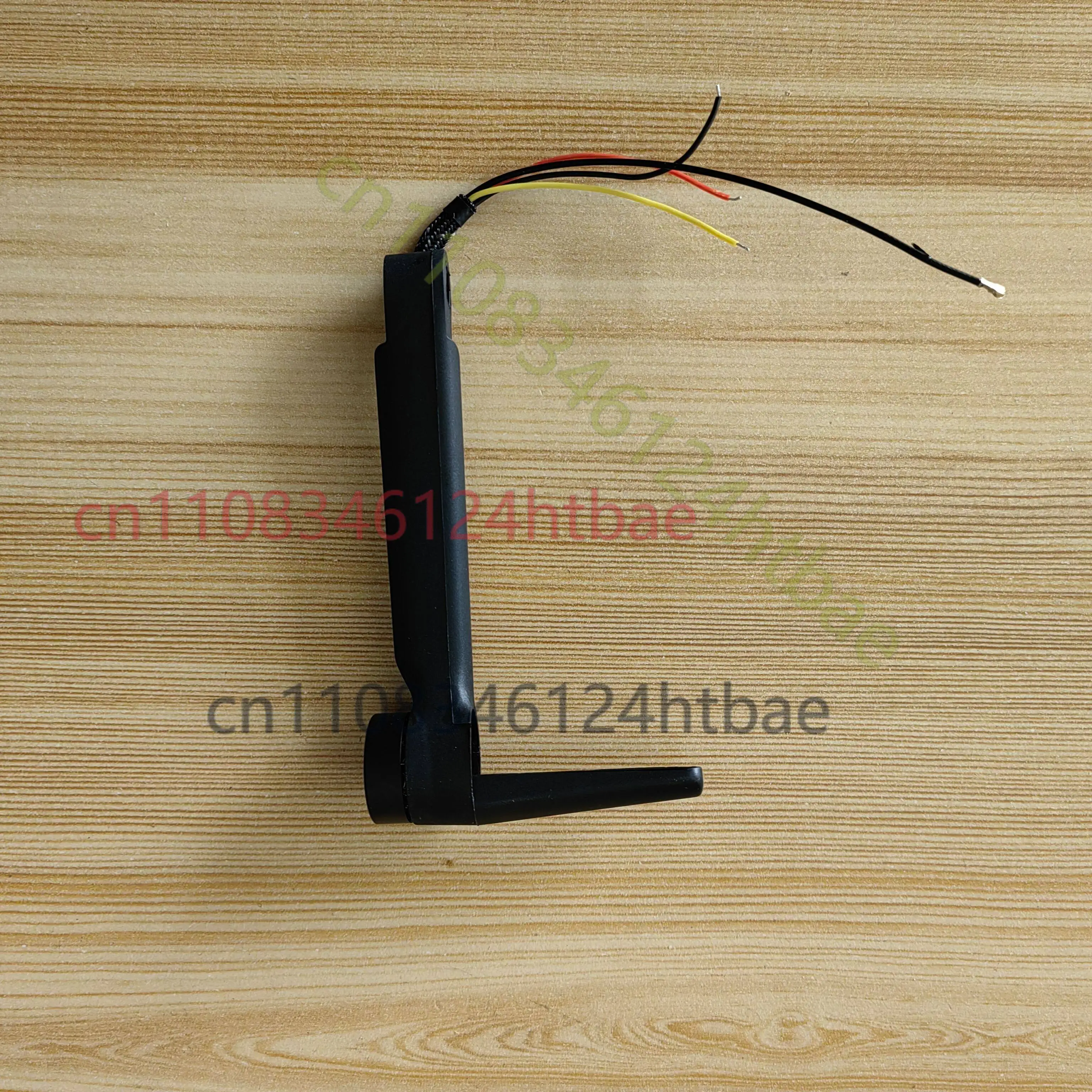 Bras arrière droit de rechange pour DJI Mini 3 Pro, montrant les fixations et le câblage.