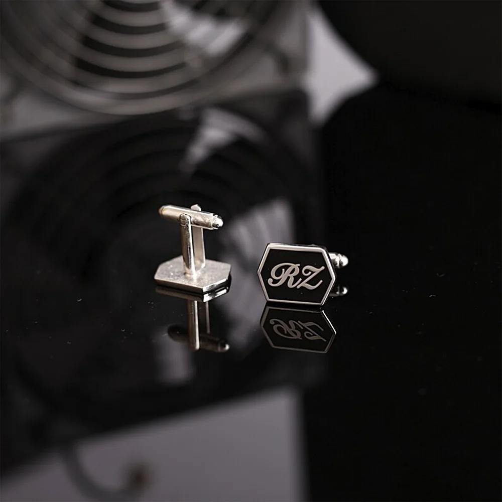 Рисунок 5 - Индивидуальные запонки с именем для мужчин