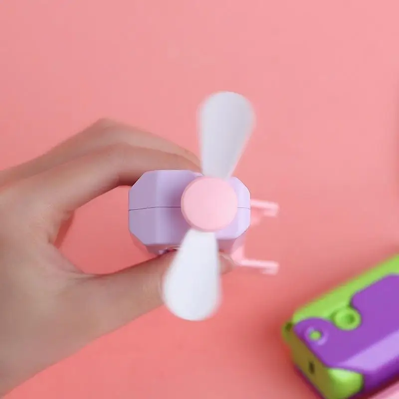 Fidgets 장난감 기능을 갖춘 미니 USB 충전식 휴대용 팬 사무실 학교 여행을위한 귀여운 당근 디자인 휴대용 896C