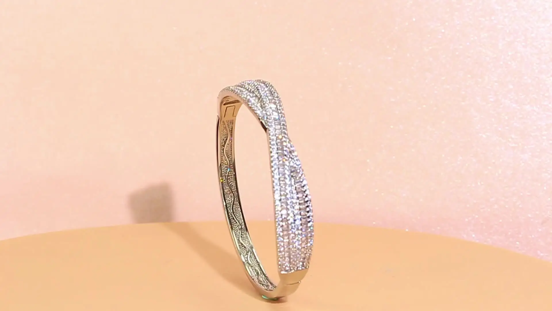 Pera Gorgeous Cross Baugette Cubic Zirconia 585 Rose Gold Color