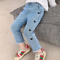 Denim Jeans mit Herzen / Blumen – Bild 3