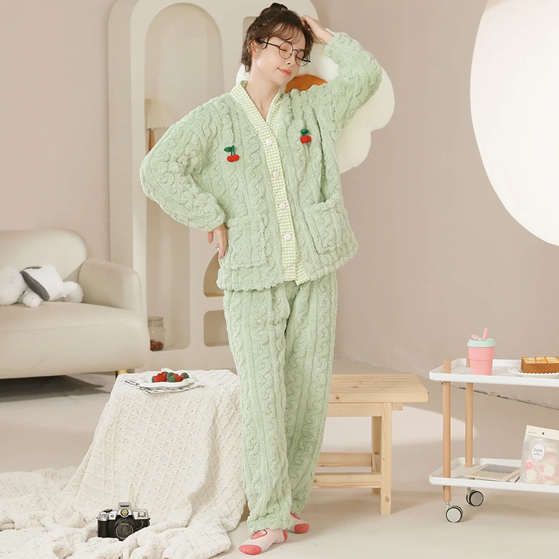 Autumn and winter new evening dress warm V-neck cardigan cut flannel plush 280k thick pajamas women coral velvet home suit